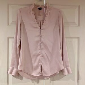 NWOT Express Long to 3/4 Sleeve Button Down Blouse w/Frilly Collar 🌺